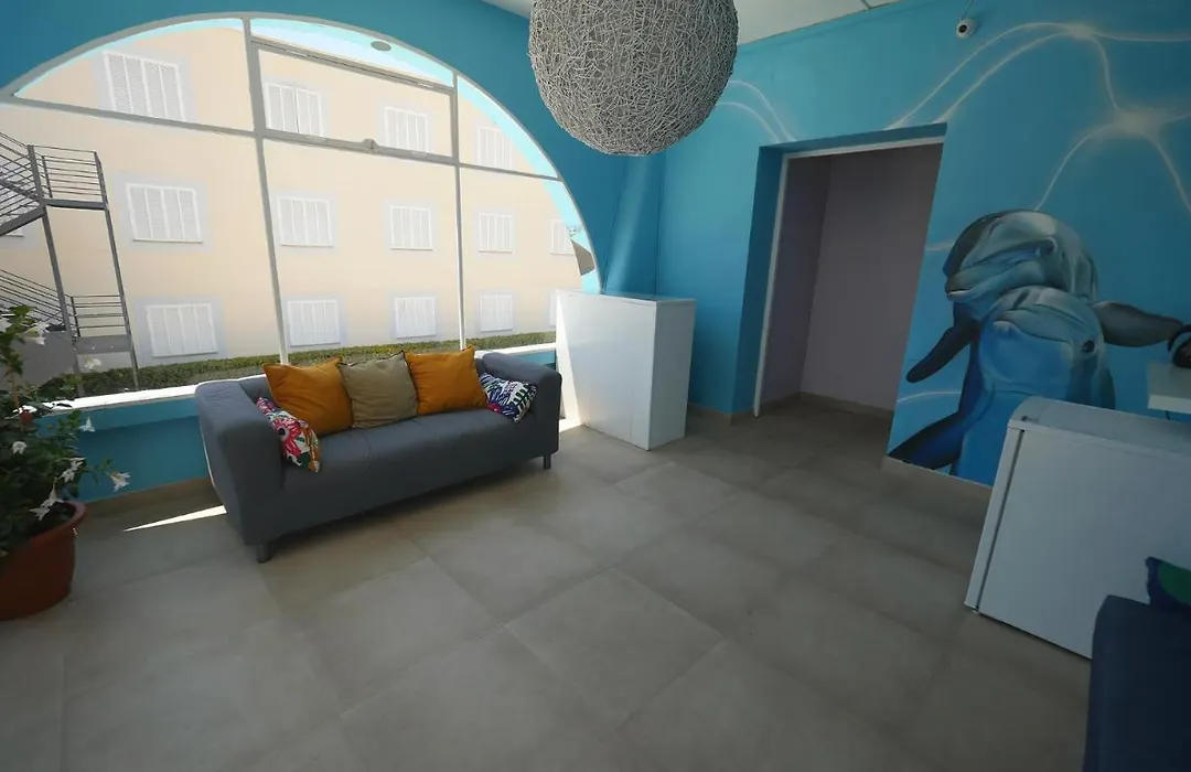 Hostal Giramundo-1