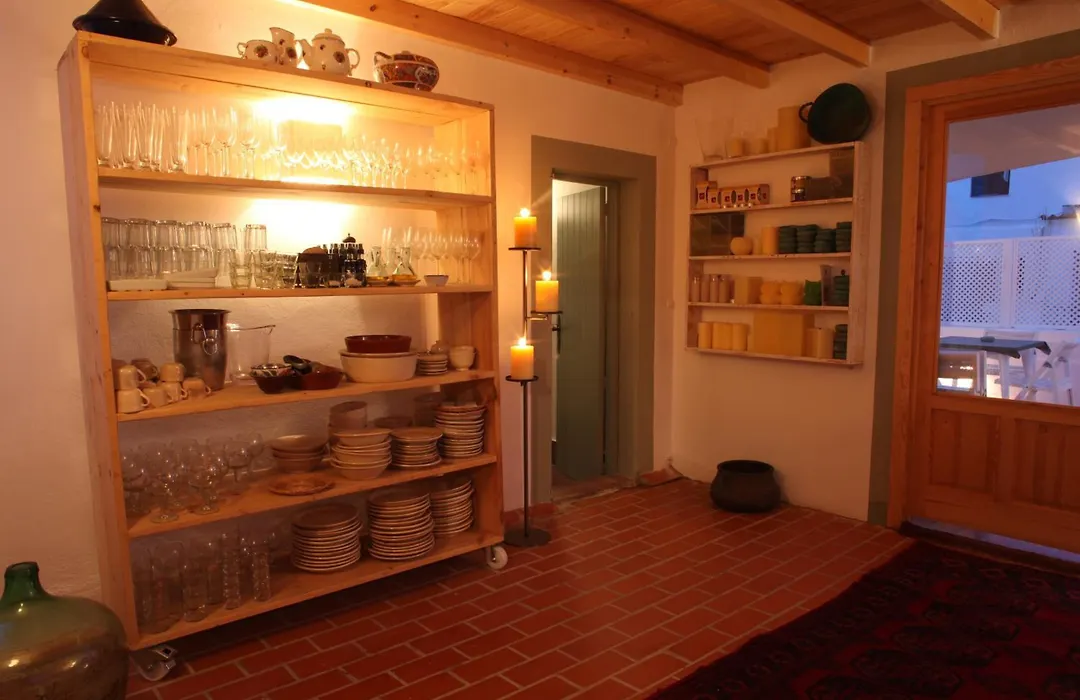 Juanita Hostal-1